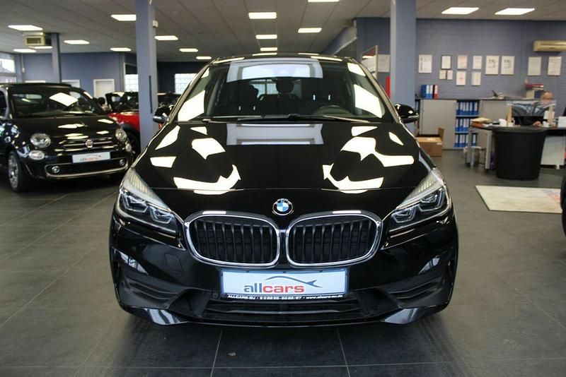 Gebraucht BMW 220 Gran Tourer Advantage 178 PS (130 kW) 2022 Schwarz Van / Kleinbus