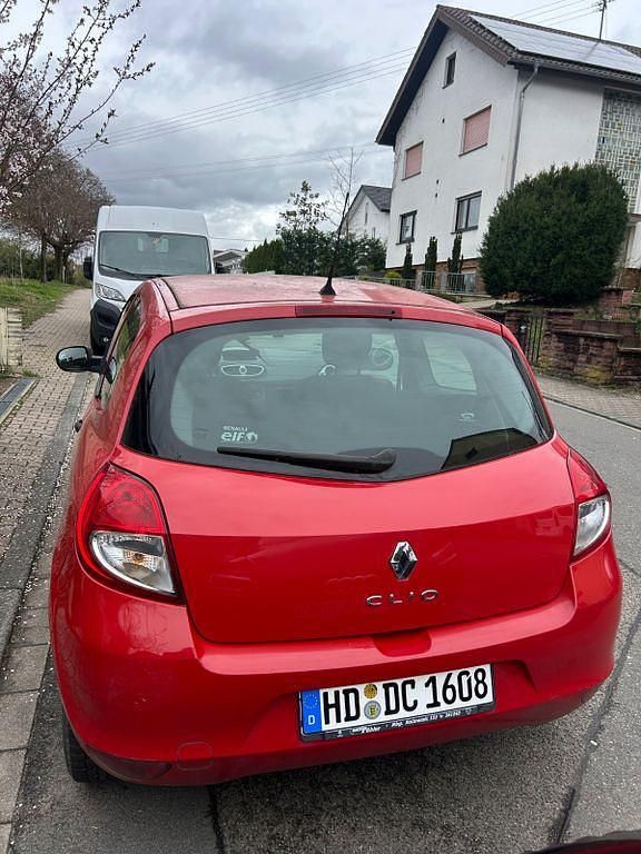 Gebraucht Renault Clio IV 75 PS (55 kW) 2012 Rot Limousine