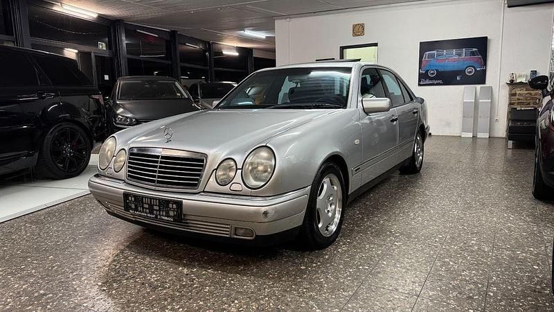 Gebraucht Mercedes E230 Avantgarde 150 PS (110 kW) 1996 Silber Limousine