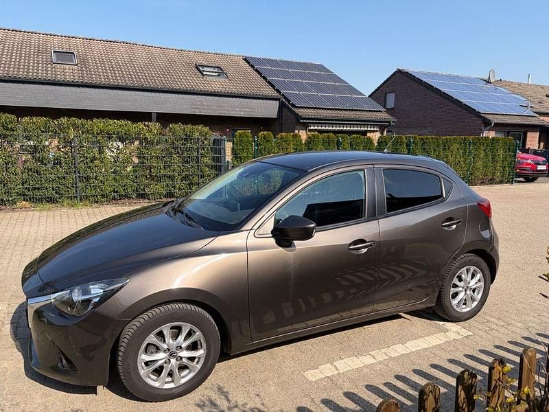 Gebraucht Mazda 2 Center-Line 105 PS (77 kW) 2016 Braun Limousine