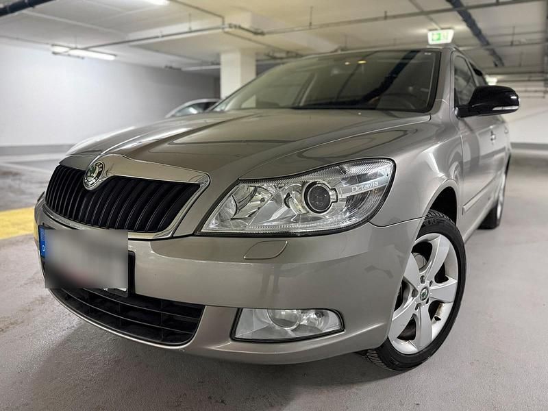 Beige Gebraucht 2011 Skoda Octavia Kombi | 4.200 € - Bild 1/4
