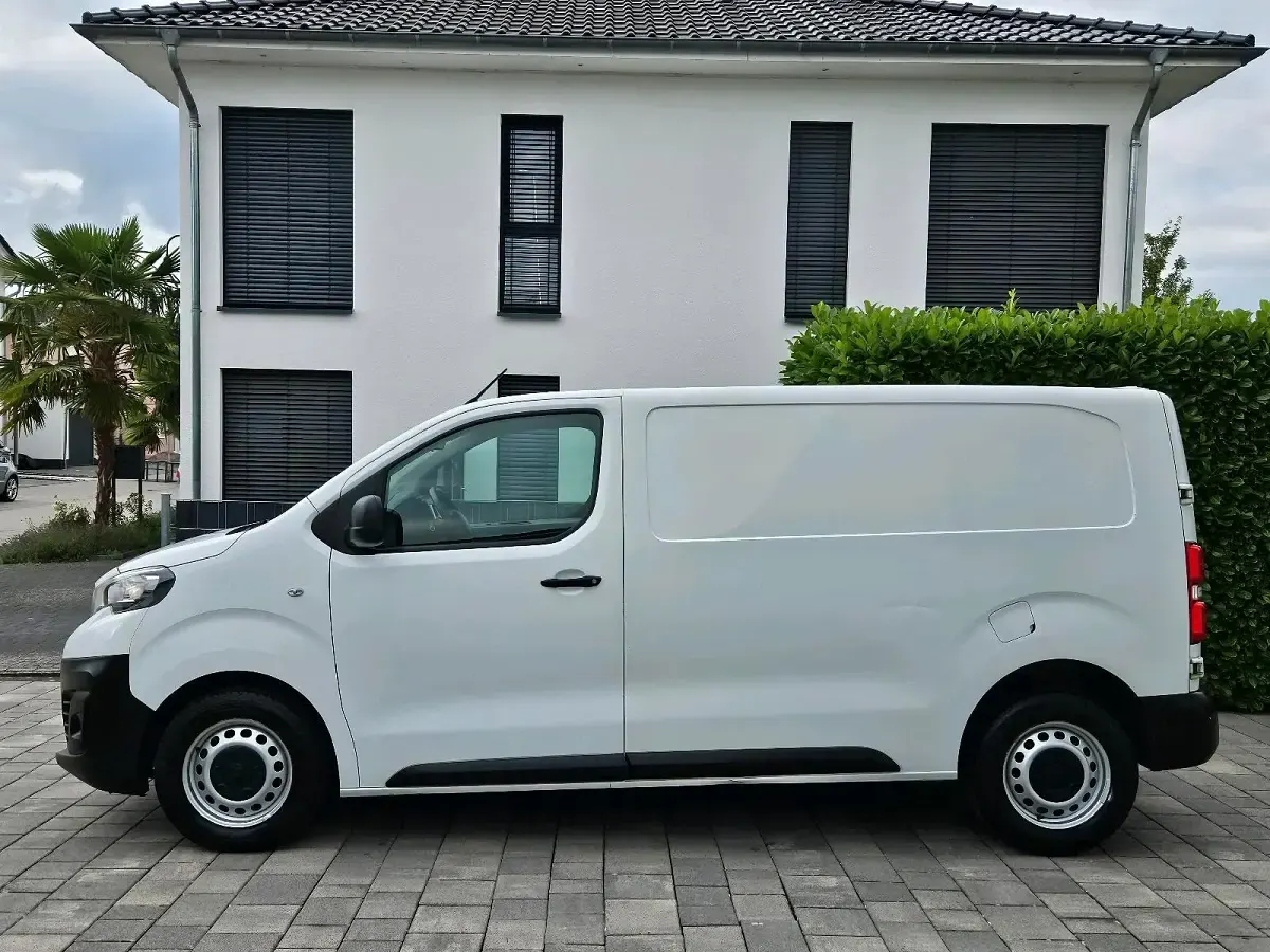 Gebraucht Peugeot Expert Premium 122 PS (89 kW) 2019 Weiß Van