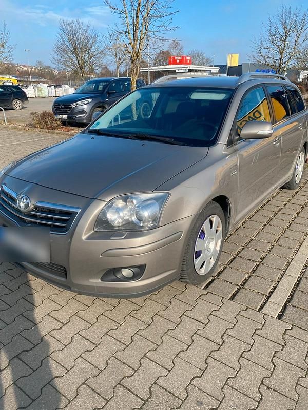 Grau Gebraucht 2007 Toyota Avensis Kombi | 2.000 € (Etwas zu teuer) - Bild 1/4