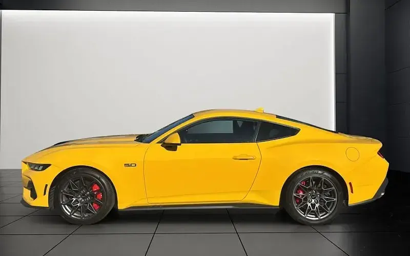 Neu Ford Mustang GT Fastback 446 PS (328 kW) 2025 Gelb Coupé