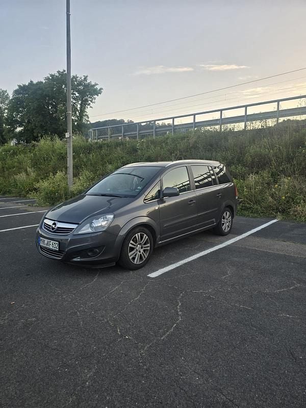 Grau Gebraucht 2010 Opel Zafira Van / Kleinbus | 3.500 € (Fairer Preis) - Bild 1/4