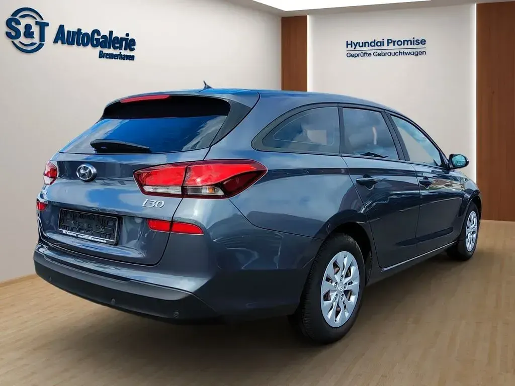Gebraucht Hyundai i30 Select 101 PS (74 kW) 2018 Microngrey Kombi