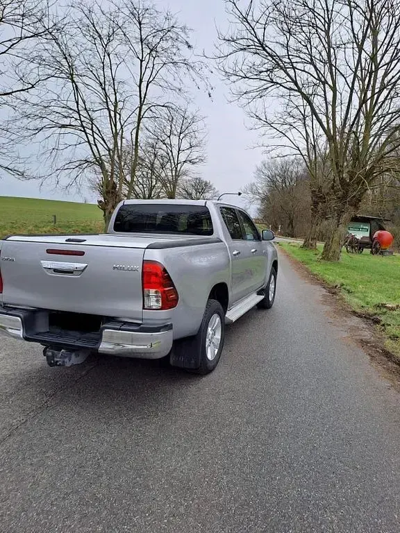 Gebraucht Toyota HiLux 150 PS (110 kW) 2020 Silber Pickup