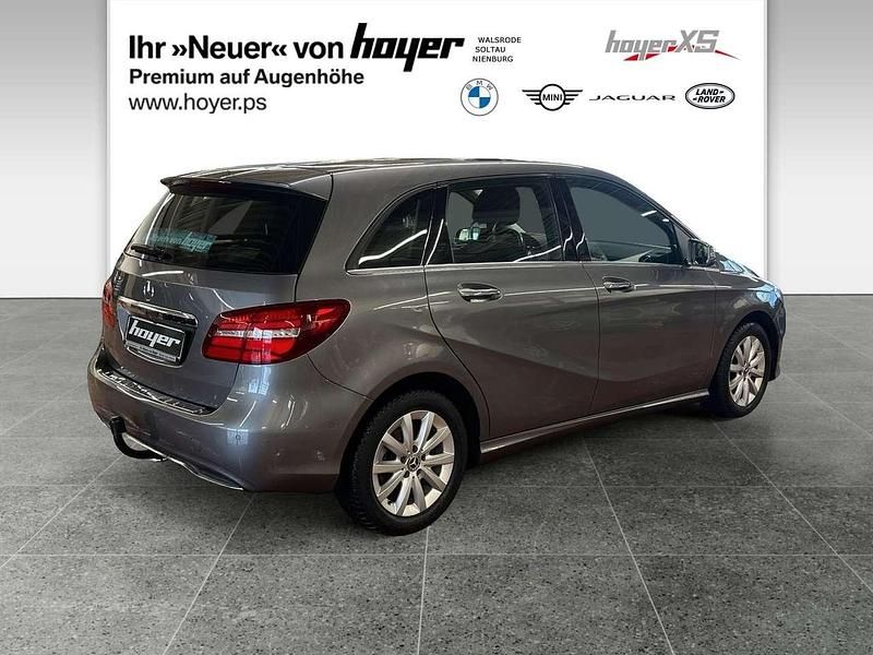 Gebraucht Mercedes B200 Style 136 PS (100 kW) 2017 Mountaingrau (metallic) Van / Kleinbus