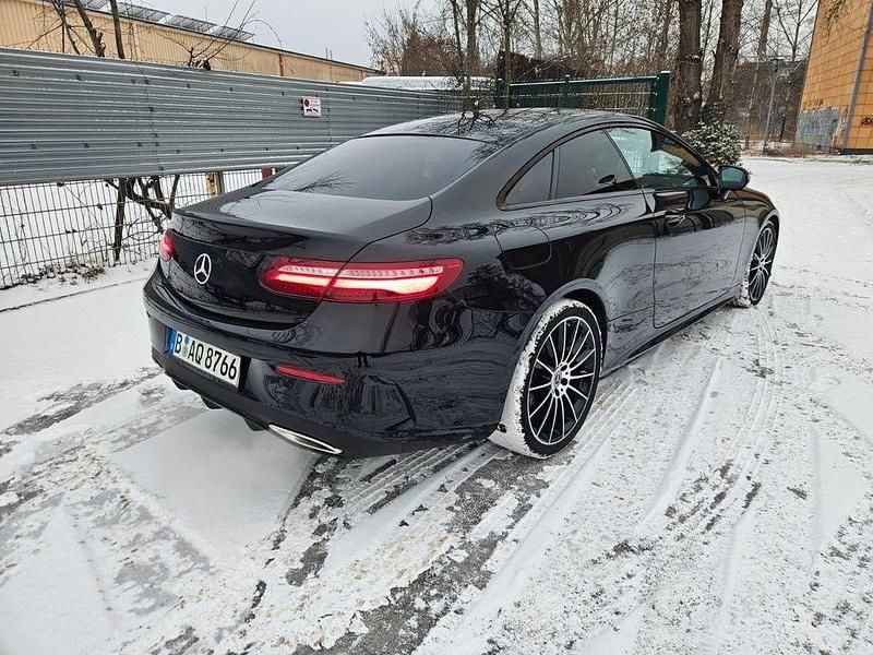 Gebraucht Mercedes E300 245 PS (180 kW) 2019 Schwarz Coupé