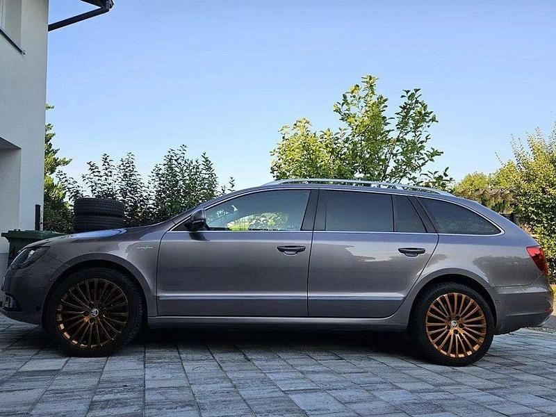 Beige Gebraucht 2013 Skoda Superb Kombi | 11.000 € (Fairer Preis) - Bild 1/4