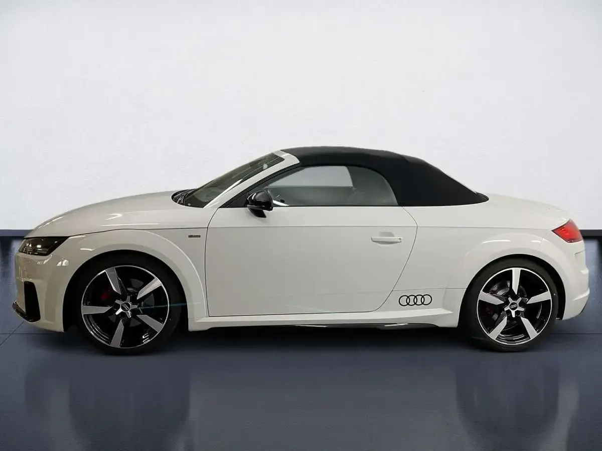 Gebraucht Audi TT Roadster Competition 197 PS (144 kW) 2023 Gletscherweiß metallic/verdeck Cabrio