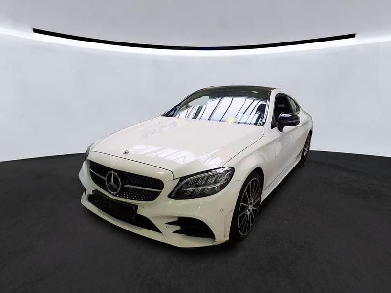 Weiß Gebraucht 2020 Mercedes C180 AMG line Coupé | 30.999 € (Fairer Preis) - Bild 1/4