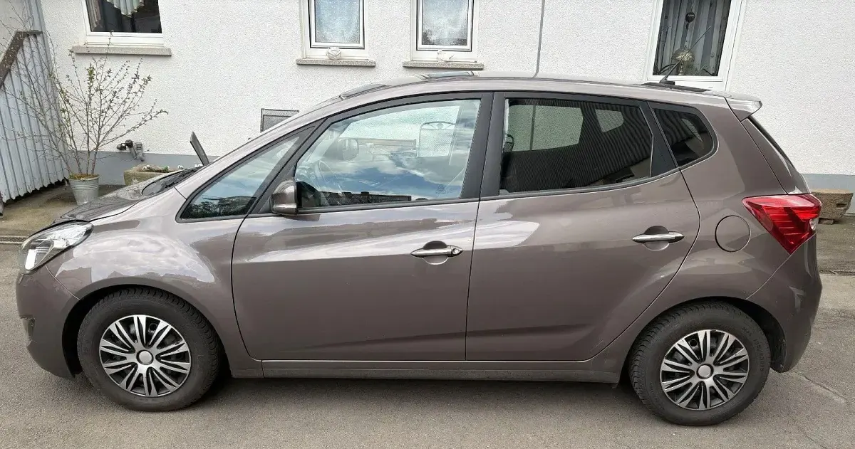 Gebraucht Hyundai ix20 Edition 90 PS (66 kW) 2011 Beige Kleinwagen