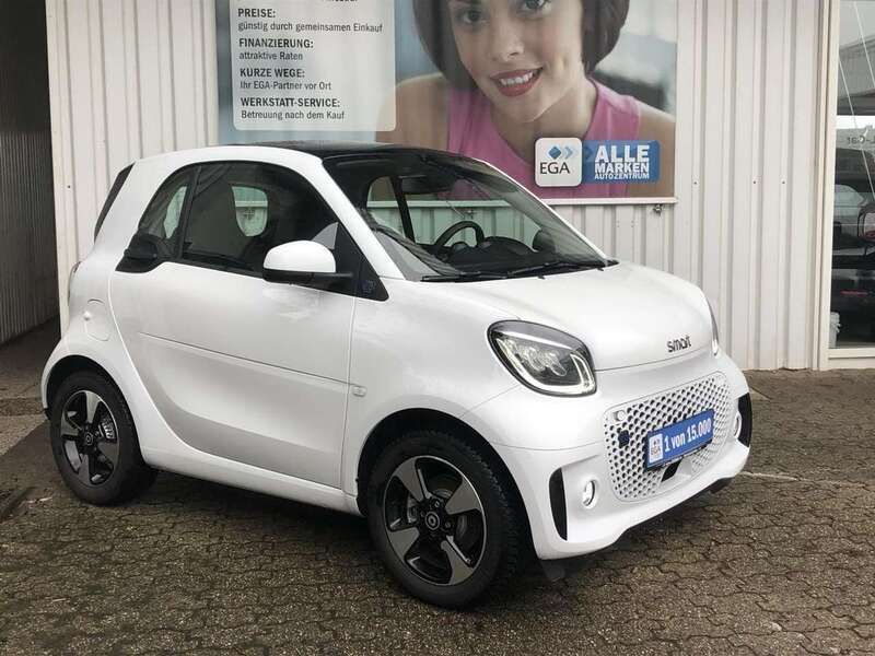 Weiß Gebraucht 2024 Smart ForTwo Electric Drive Exclusive Kleinwagen | 17.554 € (Etwas zu teuer) - Bild 1/4