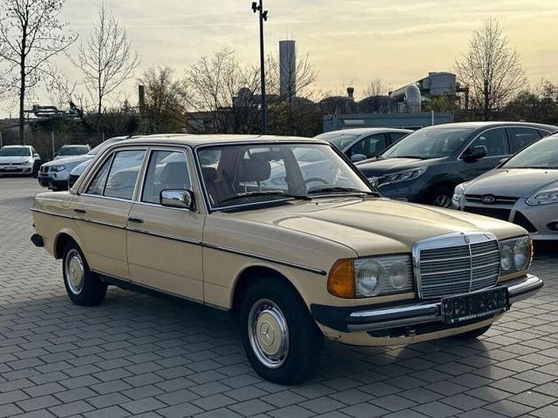 Gebraucht Mercedes E230 136 PS (100 kW) 1981 Beige Limousine