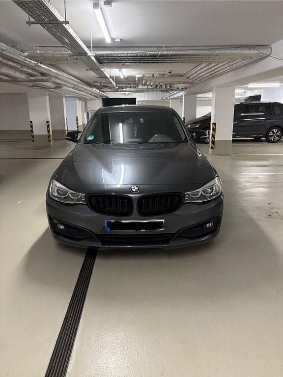 Grau Gebraucht 2014 BMW 320 Gran Turismo Sport Line Limousine | 13.899 € (Guter Preis) - Bild 1/4