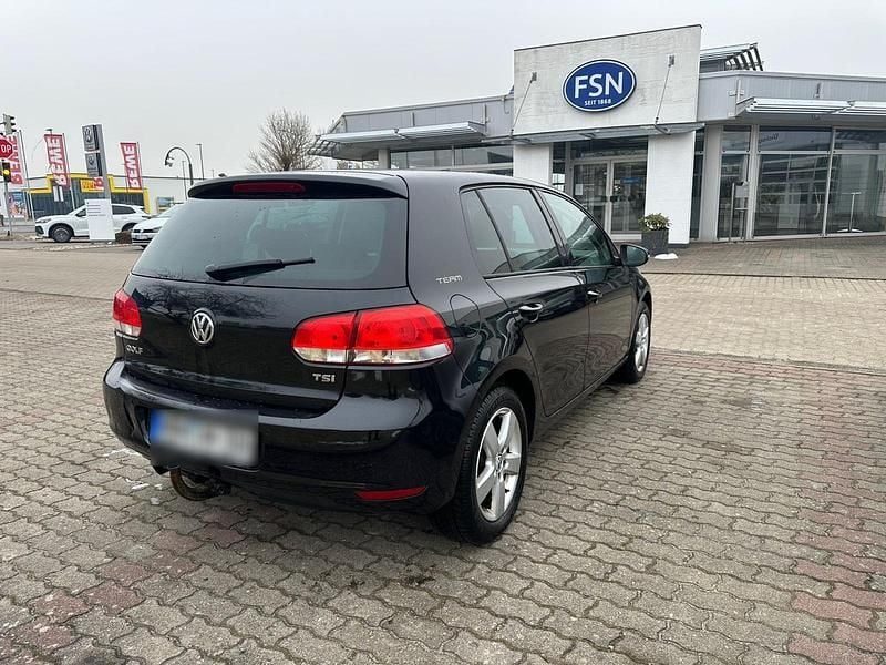 Gebraucht VW Golf VI 102 PS (75 kW) 2011 Schwarz Kleinwagen