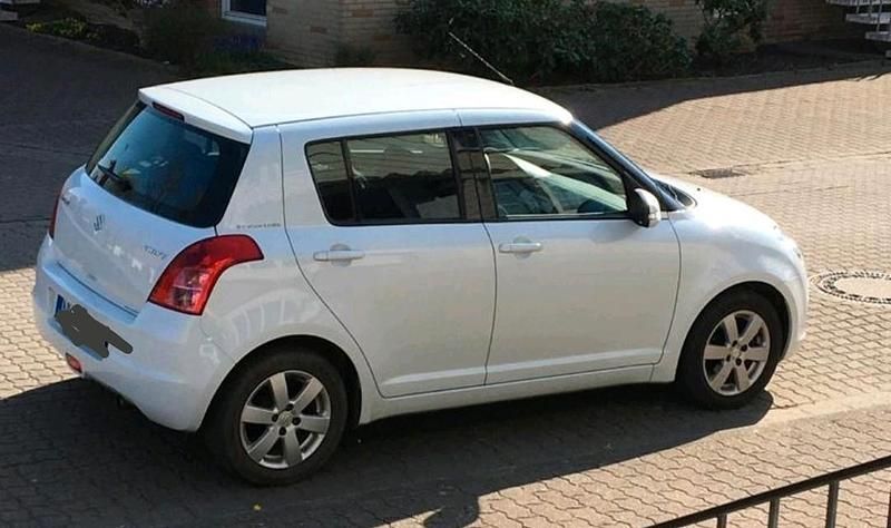 Gebraucht Suzuki Swift 92 PS (67 kW) 2009 Weiß Kleinwagen