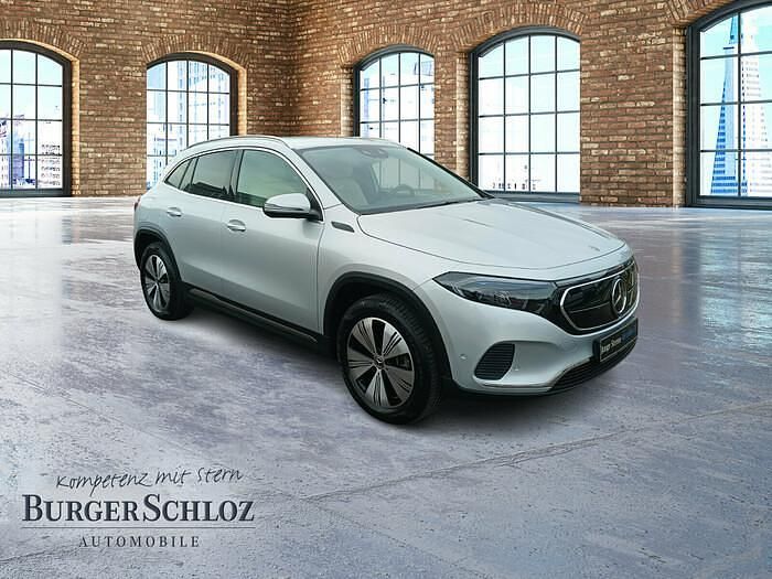 Gebraucht Mercedes EQA300 Progressive 167 kW (228 PS) 2022 Iridiumsilber metallic SUV