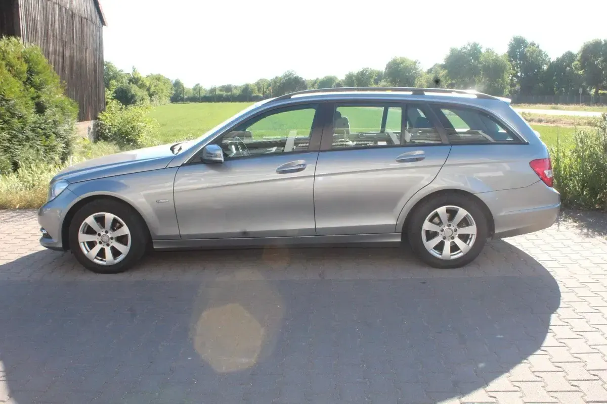 Gebraucht Mercedes C200 136 PS (100 kW) 2011 Grau Kombi