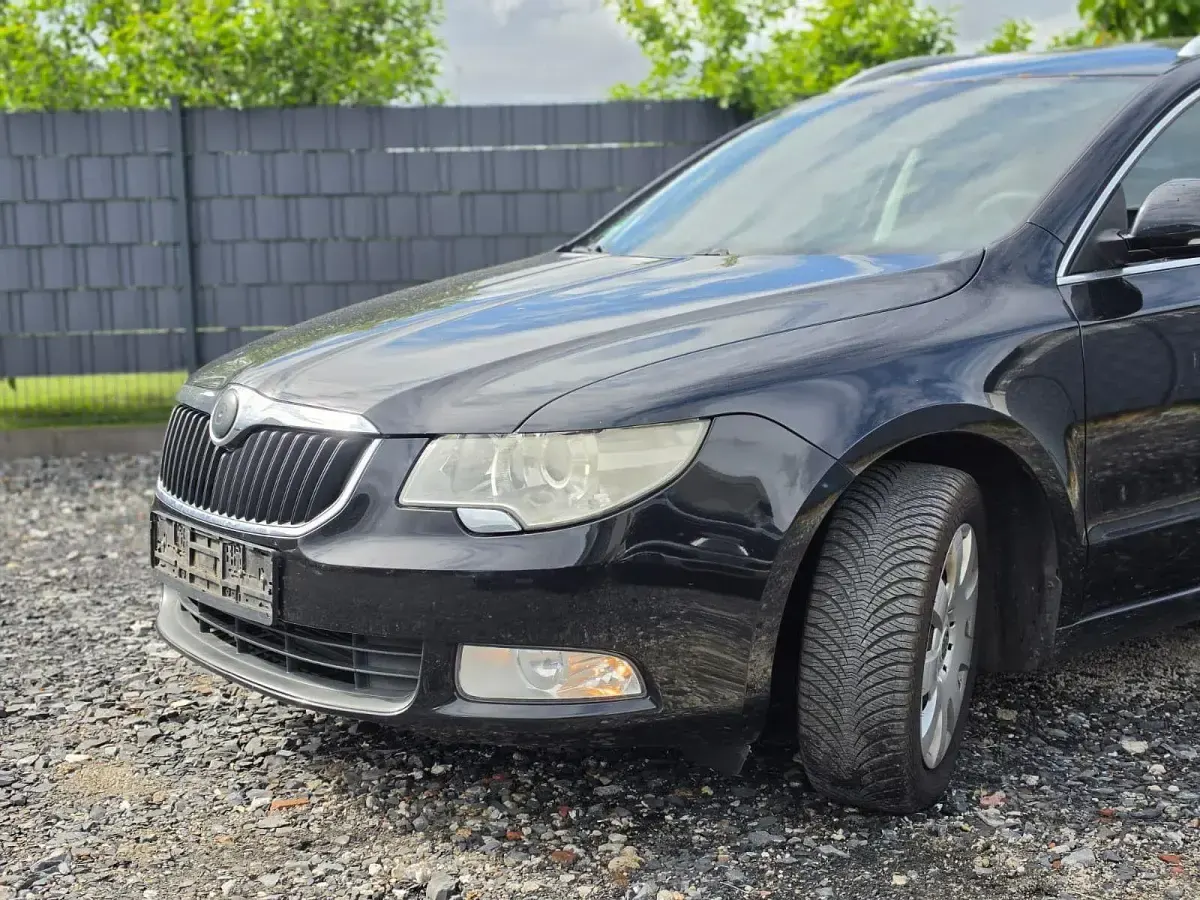Gebraucht Skoda Superb Comfort 125 PS (91 kW) 2010 Schwarz Kombi