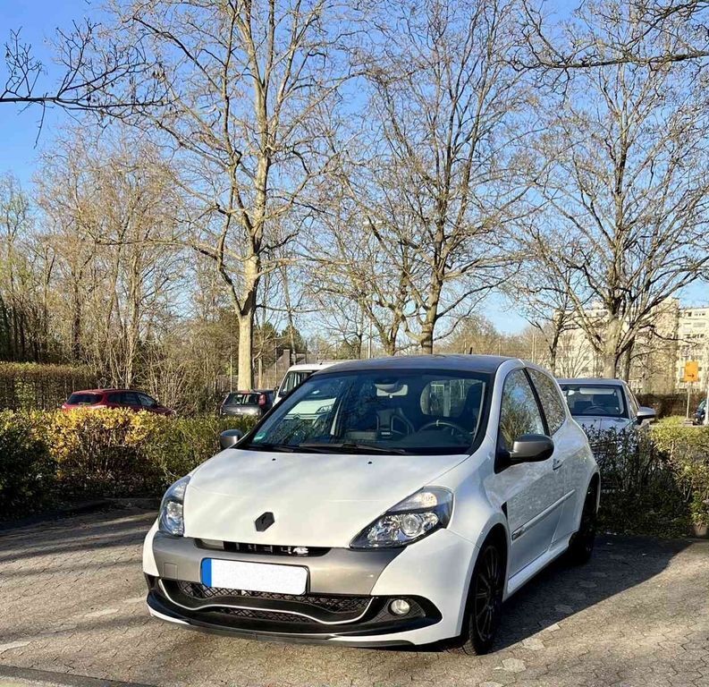 Weiß Gebraucht 2010 Renault Clio II Limousine | 18.950 € - Bild 1/4