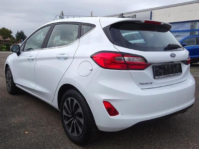 Gebraucht Ford Fiesta Titanium 75 PS (55 kW) 2023 Frostweiß Kleinwagen