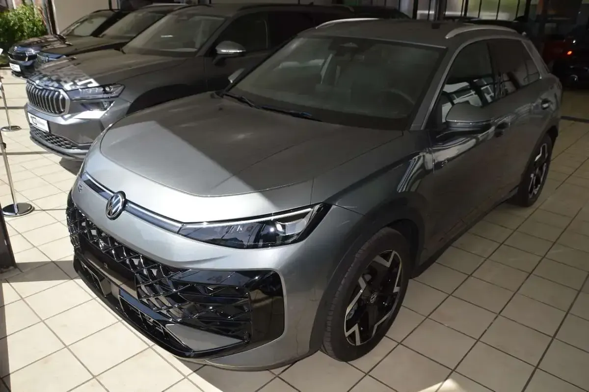 Neu VW T-Roc IQ Drive 150 PS (110 kW) 2026 Wolf grey metallic SUV