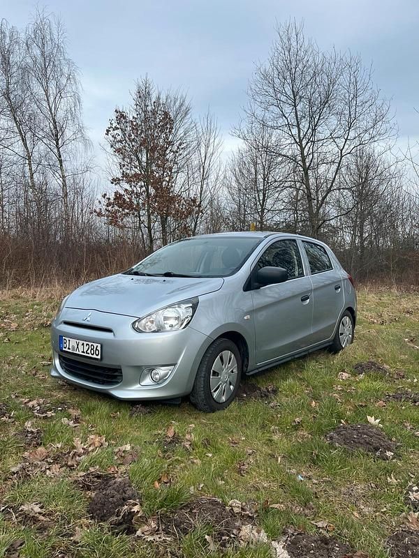 Silber Gebraucht 2015 Mitsubishi Space Star Kleinwagen | 4.800 € (Fairer Preis) - Bild 1/4