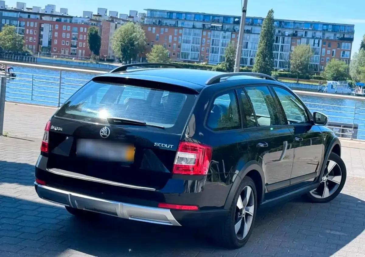Używany Skoda Octavia Scout 184 KM (135 kW) 2016 Czarny Kombi