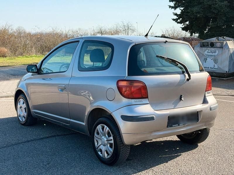 Gebraucht Toyota Yaris 65 PS (47 kW) 2003 Silber Kleinwagen