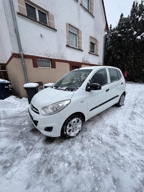 Gebraucht Hyundai i10 69 PS (50 kW) 2011 Weiß Kleinwagen