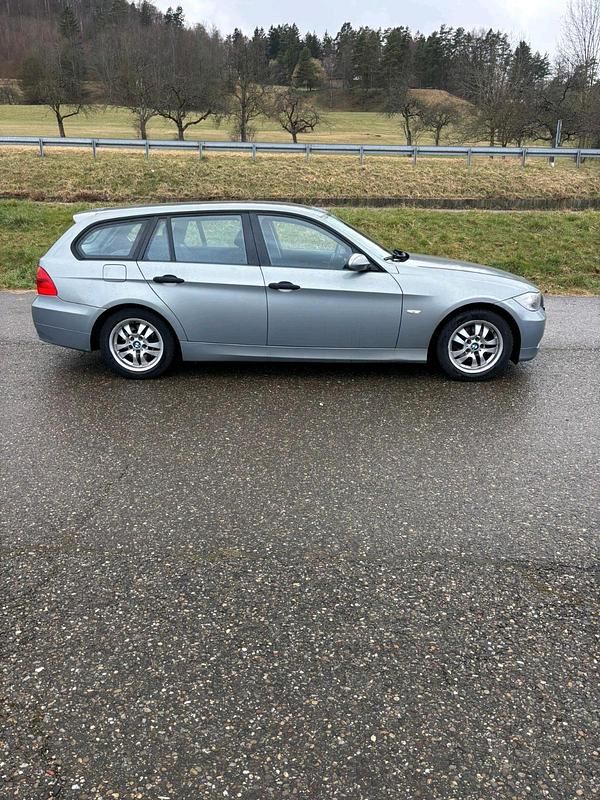Gebraucht BMW 320 163 PS (119 kW) 2006 Grau Kombi