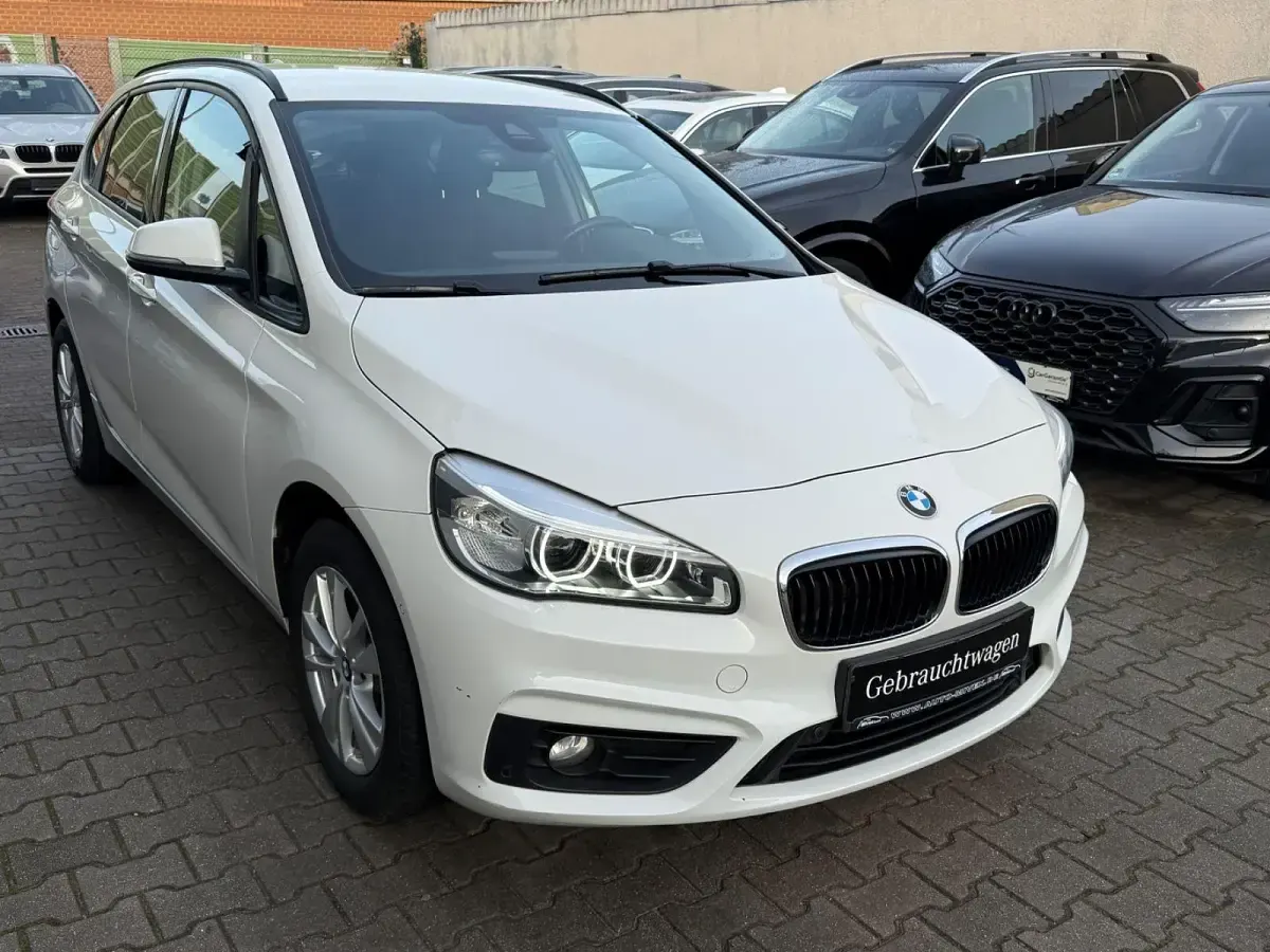 Używany BMW 218 Advantage 136 KM (100 kW) 2018 Biały Kombi