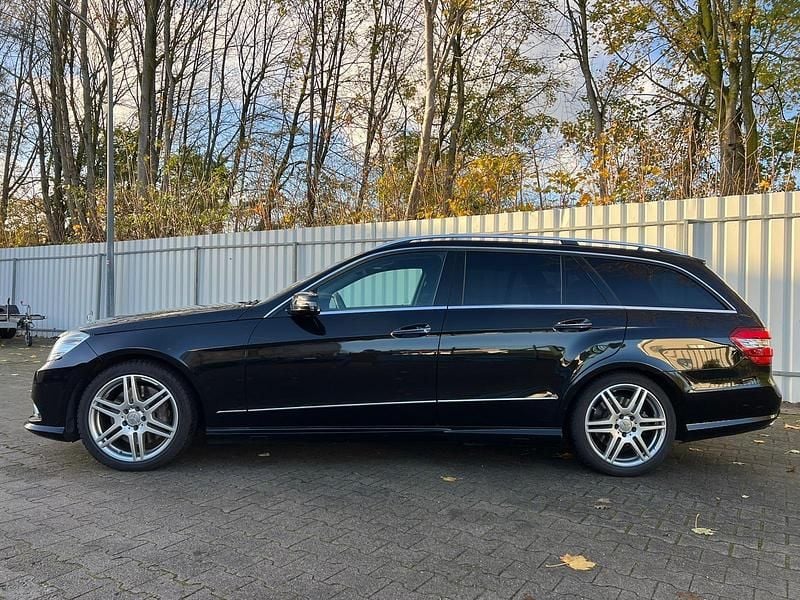 Gebraucht Mercedes E500 398 PS (292 kW) 2012 Schwarz Kombi