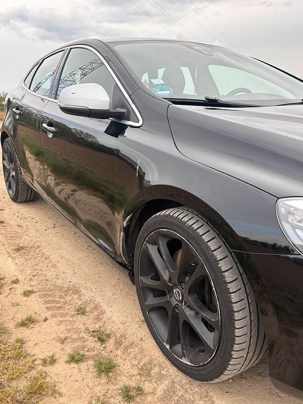 Gebraucht Volvo V40 190 PS (139 kW) 2015 Schwarz Kleinwagen