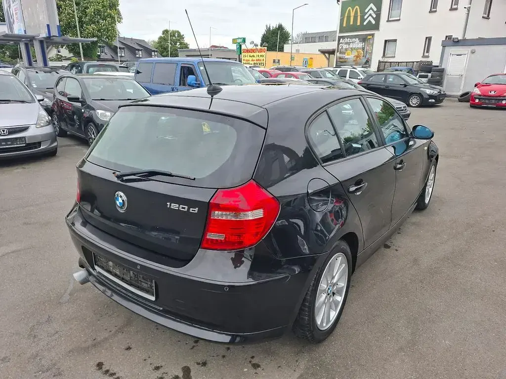 Gebraucht BMW 120 177 PS (130 kW) 2008 Saphirschwarz Kleinwagen
