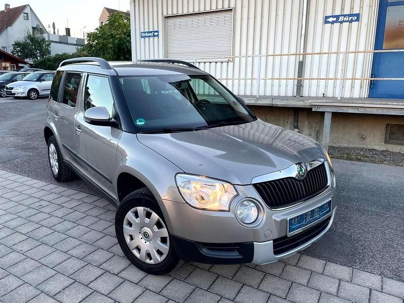 Silber Gebraucht 2013 Skoda Yeti Active SUV | 7.199 € (Superpreis) - Bild 1/4
