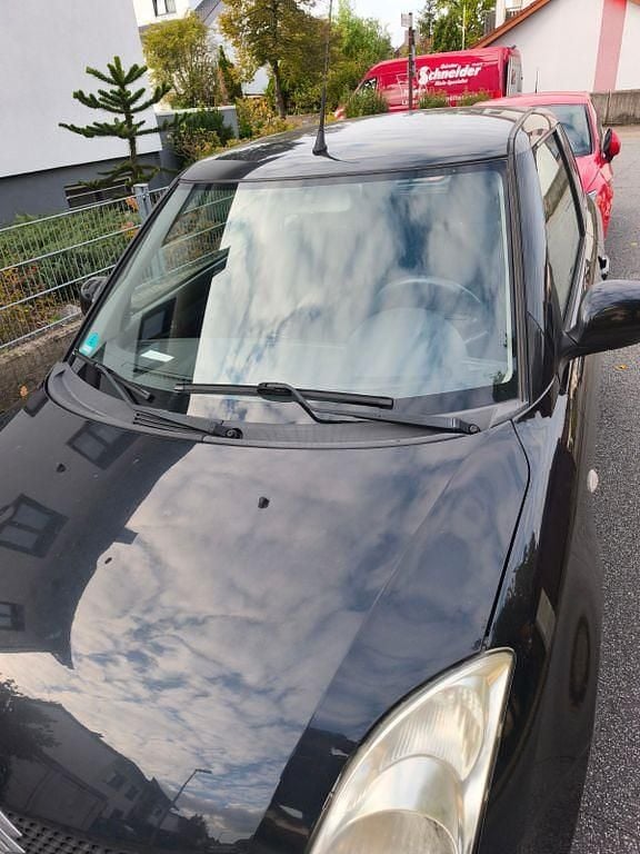 Schwarz Gebraucht 2009 Suzuki Swift Comfort Limousine | 4.200 € (Etwas zu teuer) - Bild 1/4