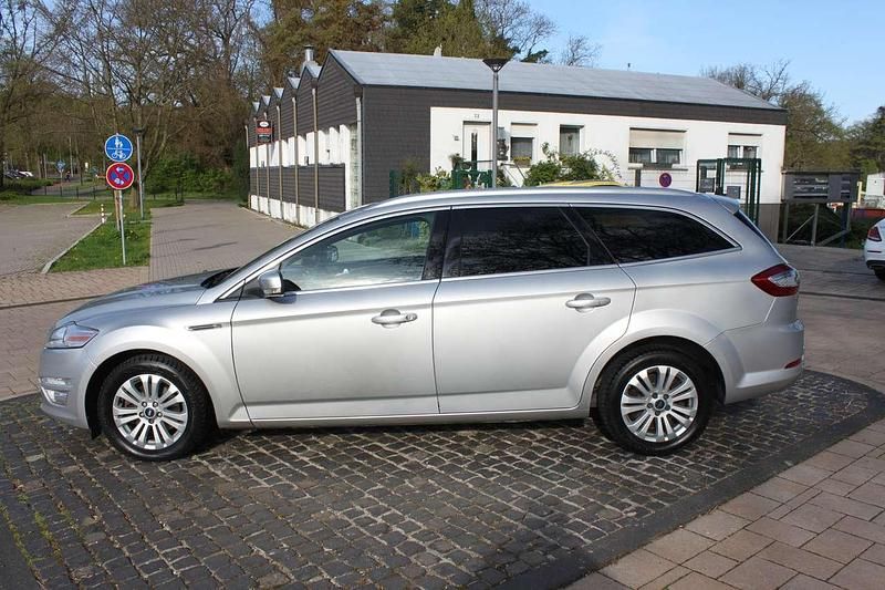 Gebraucht Ford Mondeo Titanium 140 PS (102 kW) 2015 Silber Kombi