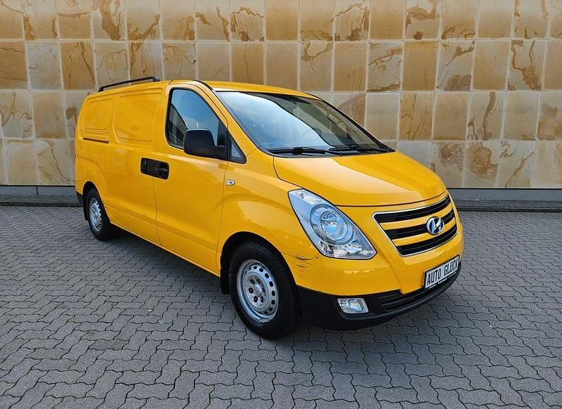 Gelb Gebraucht 2017 Hyundai H-1 Van / Kleinbus | 12.990 € (Fairer Preis) - Bild 1/4