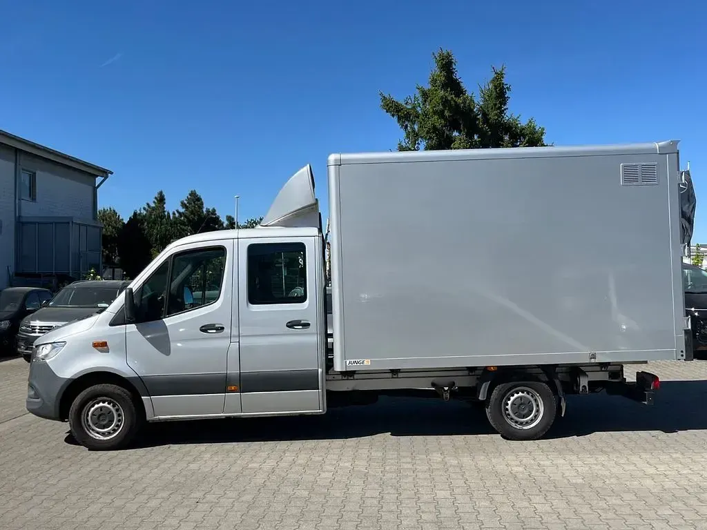 Używany Mercedes Sprinter 163 KM (119 kW) 2020 Srebrny Van