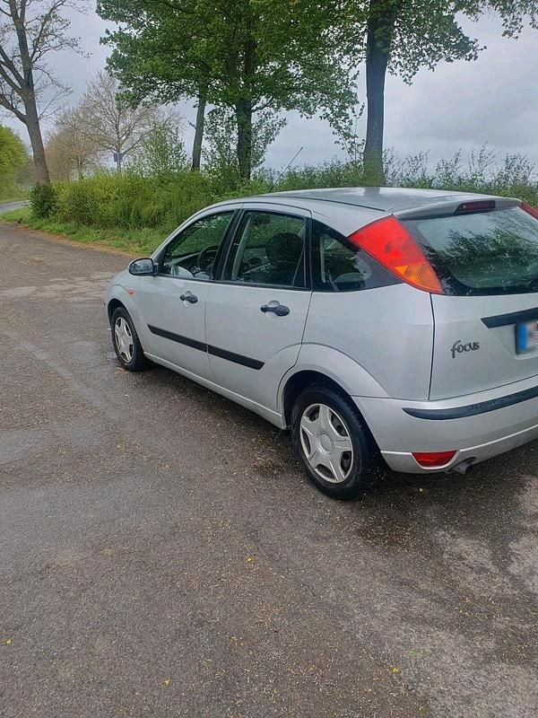 Second-hand Ford Focus 101 CP (74 kW) 2002 Argintiu Hatchback