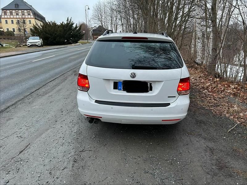 Gebraucht VW Golf VII 105 PS (77 kW) 2013 Weiß Kombi