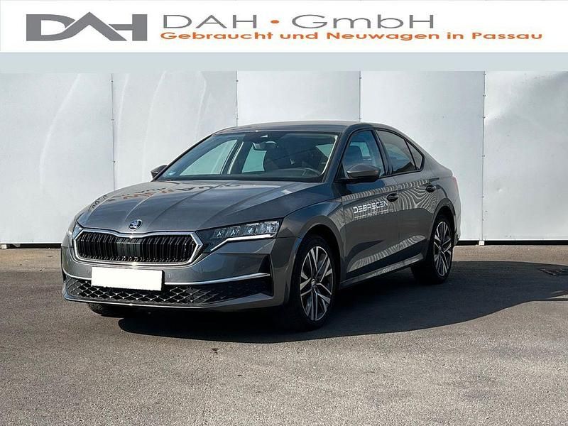 Grau Gebraucht 2025 Skoda Octavia Selection Limousine | 32.990 € (Guter Preis) - Bild 1/4