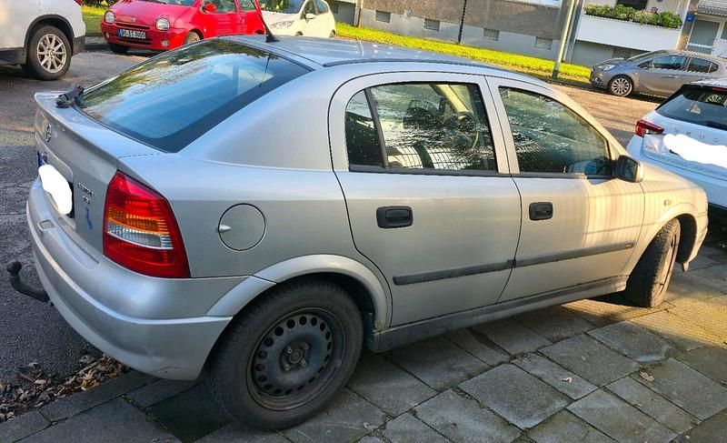 Gebraucht Opel Astra 101 PS (74 kW) 1999 Silber Limousine