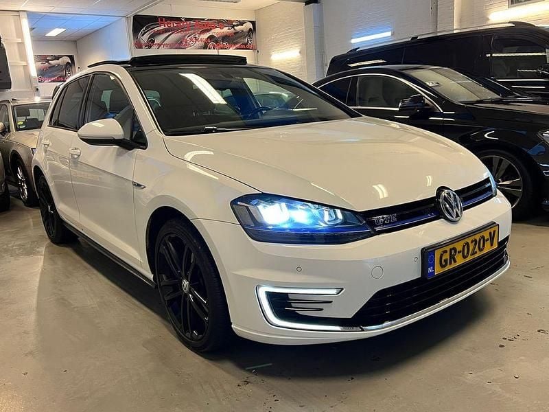 Weiß Gebraucht 2015 VW Golf VII GTE Limousine | 9.750 € (Superpreis) - Bild 1/4