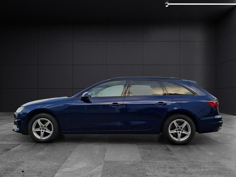 Gebraucht Audi A4 Sport 163 PS (119 kW) 2023 Navarrablau metallic Kombi