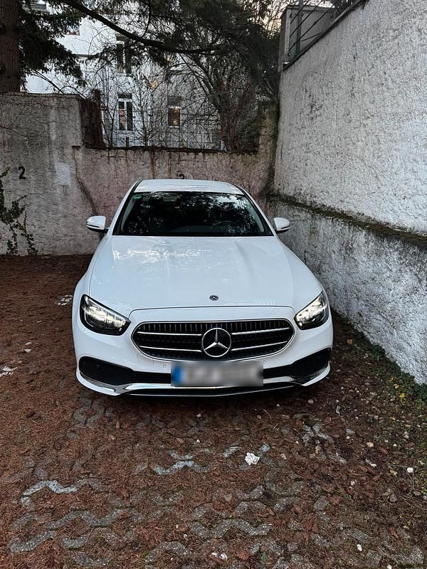Gebraucht Mercedes E200 Avantgarde 197 PS (144 kW) 2023 Weiß Limousine