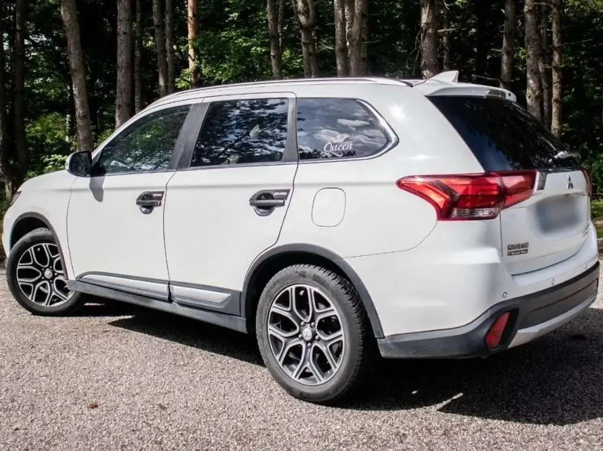 Gebraucht Mitsubishi Outlander 150 PS (110 kW) 2018 Weiß SUV